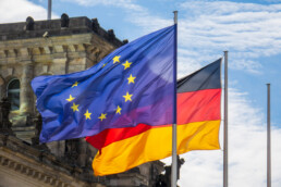 Europäische und deutsche Flagge