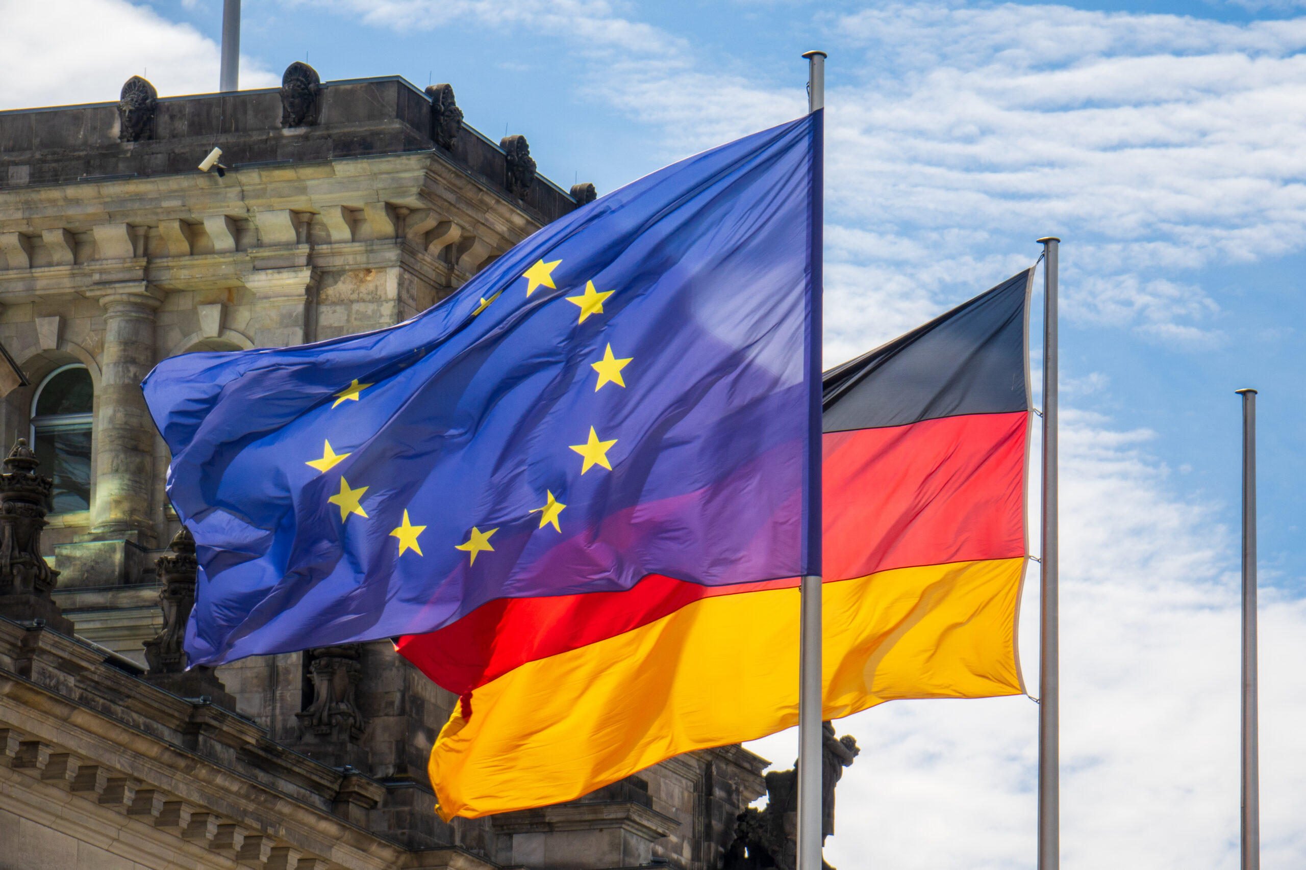 Europäische und deutsche Flagge