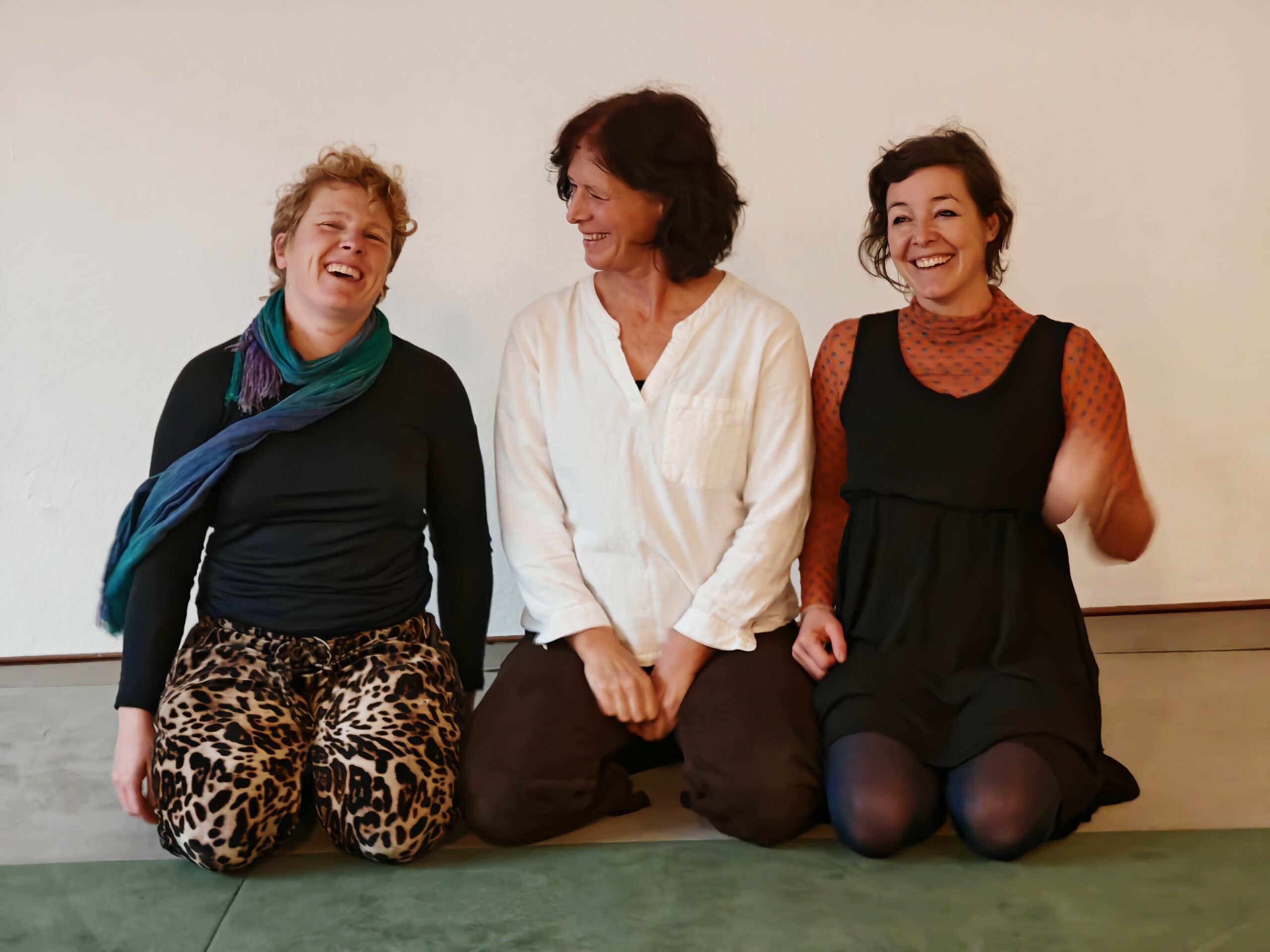 IOKAI-Vorstand von links: Lotte Wilhelm, 1. Vorsitzende; Silvia Dodek, 2.…</p></noscript><hr /><p class=