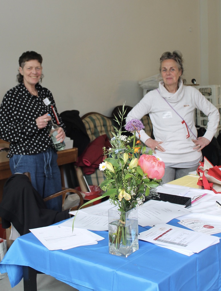 Melanie Hollwegs und Christiane Schiem von der Geschäftsstelle der GSD